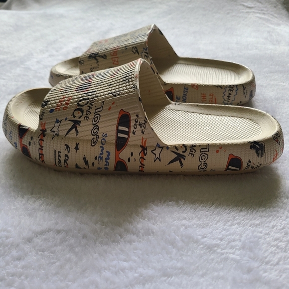 Shoes - Rock & Roll Adult Foam Pillow Slide Sandals Unisex 9.5 to 10 womens/ 8-9 mens